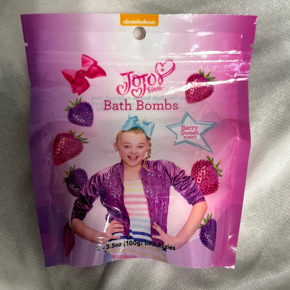 JoJo Siwa bath bombs with sweet berry scent. 2, 3.5 oz bath fizzies.